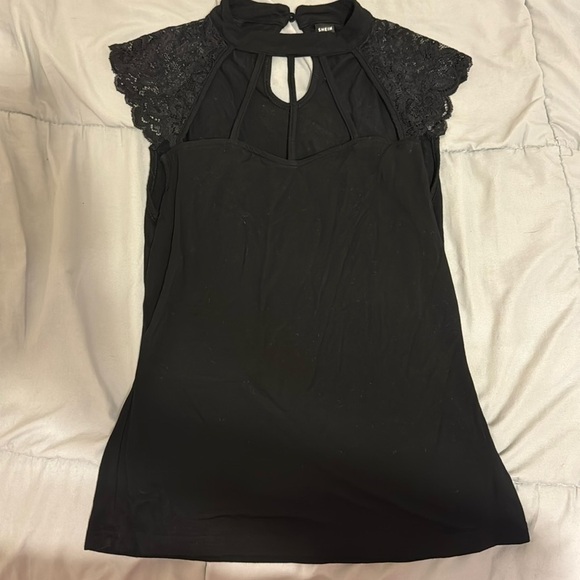 Cutout Keyhole Back Contrast Lace Top - Picture 1 of 10